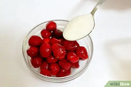 Imagen titulada Make Strawberry Wine Step 14