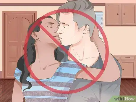Imagen titulada Kiss Your Girlfriend in Public Step 6