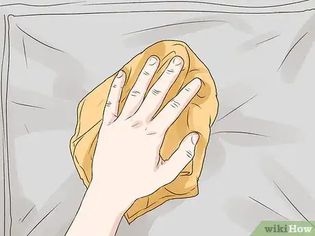Imagen titulada Remove Red Wine Stains from Leather Step 5
