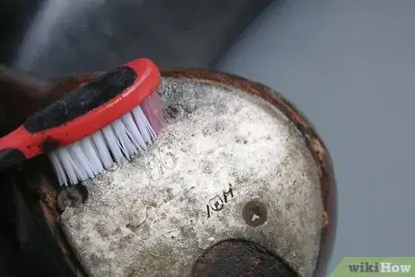 Imagen titulada Clean a Golf Club Step 8