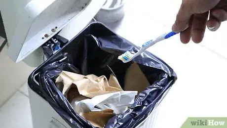 Imagen titulada Clean Toothbrushes Step 8