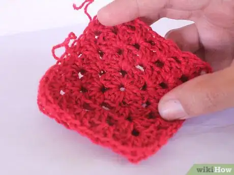Imagen titulada Attach Granny Squares Step 7