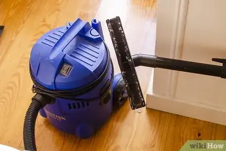 Imagen titulada Clean a Ceiling Fan Step 1