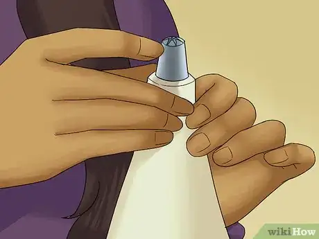 Imagen titulada Add Filling to a Cupcake Step 2