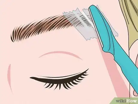 Imagen titulada Create Eyebrow Slits Step 4.jpeg