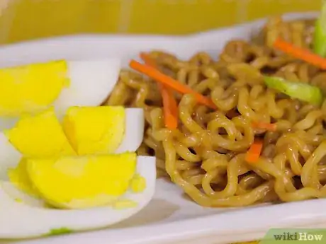 Imagen titulada Make Ramen Noodles in the Microwave Step 13