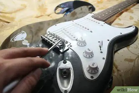 Imagen titulada Use a Guitar Whammy Bar Step 2