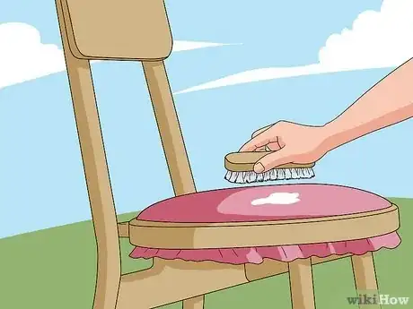 Imagen titulada Clean Bird Droppings off Canvas Furniture Step 2