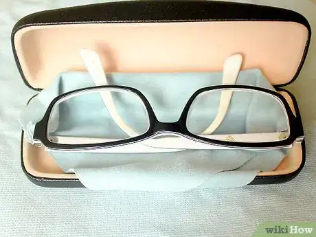 Imagen titulada Maintain Eyeglasses Step 8