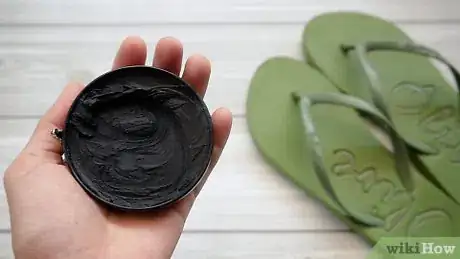 Imagen titulada Clean Flip Flops Step 2