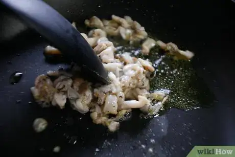 Imagen titulada Clean a Razor Clam Step 19