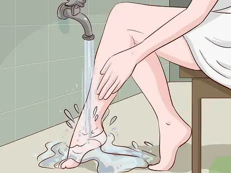 Imagen titulada Apply Wax Strips Step 7