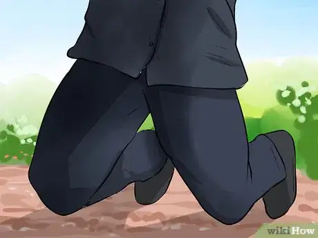 Imagen titulada Throw a Hand Grenade Step 11