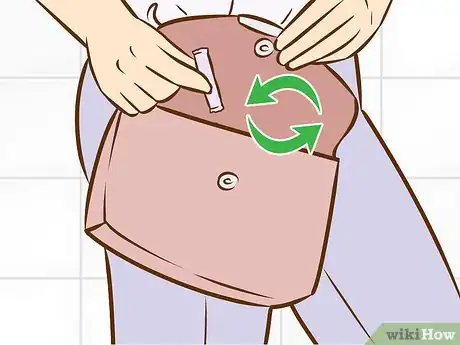 Imagen titulada Not Be Afraid the First Time You Use a Tampon Step 19