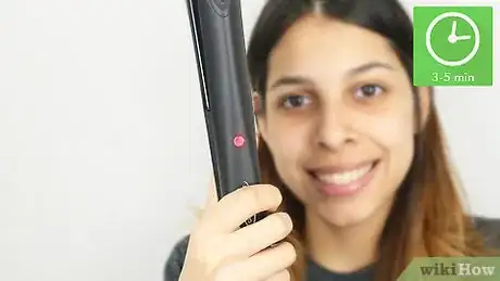Imagen titulada Straighten Your Hair With a Flat Iron Step 5