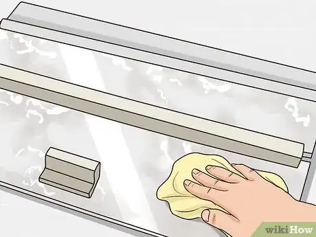 Imagen titulada Clean a Saltwater Tank Step 10
