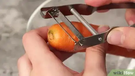 Imagen titulada Peel a Carrot Step 4