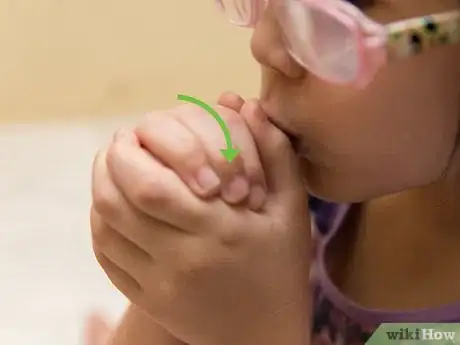 Imagen titulada Make an Ocarina with Your Hands Step 9