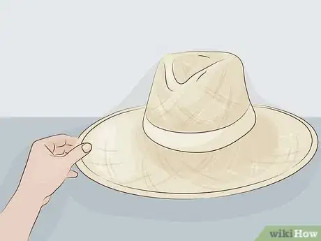 Imagen titulada Shape a Cowboy Hat Step 11