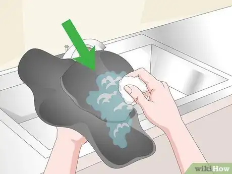 Imagen titulada Clean a Black Hat Step 6