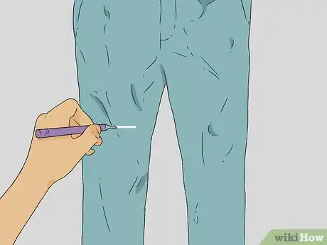 Imagen titulada Cut Knee Holes in Jeans Step 3