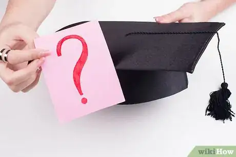 Imagen titulada Decorate Your Graduation Cap Step 1