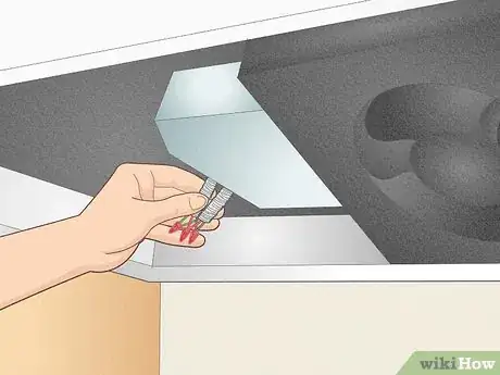 Imagen titulada Remove a Vented Hood Fan Step 6