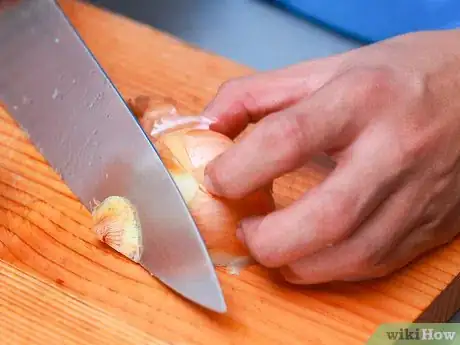 Imagen titulada Peel an Onion Step 4