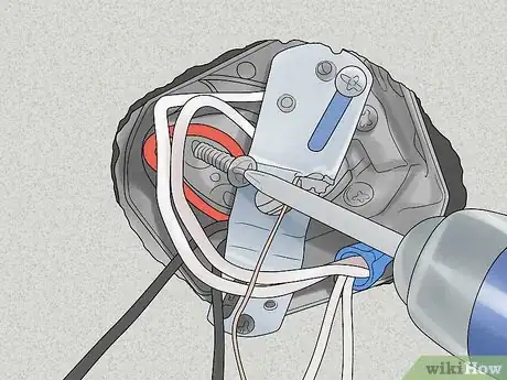 Imagen titulada Install a Ceiling Fan Step 4