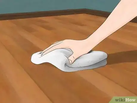 Imagen titulada Polish Wood Floors Step 8