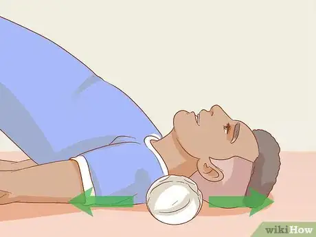 Imagen titulada Crack Your Neck Step 13