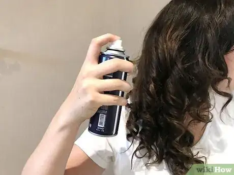 Imagen titulada Style Wavy Hair Step 11