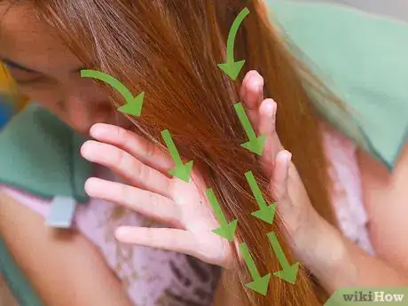 Imagen titulada Apply Castor Oil for Hair Step 11