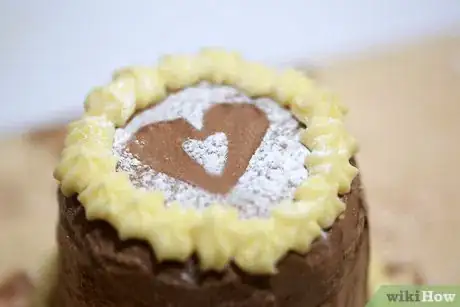 Imagen titulada Frost a Double Layer Cake Step 17