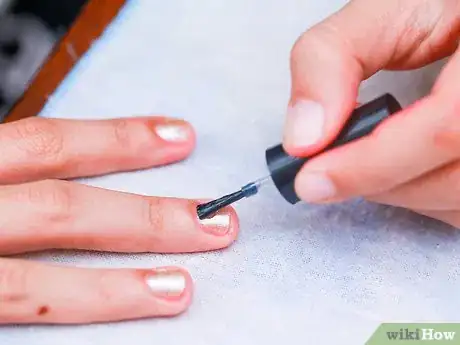 Imagen titulada Keep Nail Polish from Chipping Step 13
