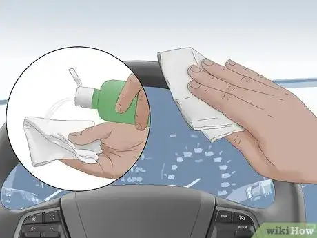 Imagen titulada Fit a Steering Wheel Cover Step 1