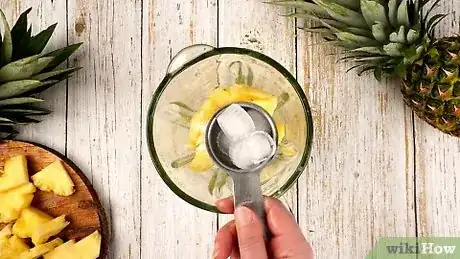 Imagen titulada Make Pineapple Juice Step 13