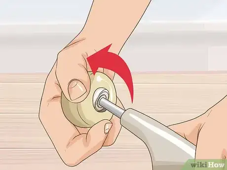 Imagen titulada Get the Bearings out of Skateboard Wheels Step 3