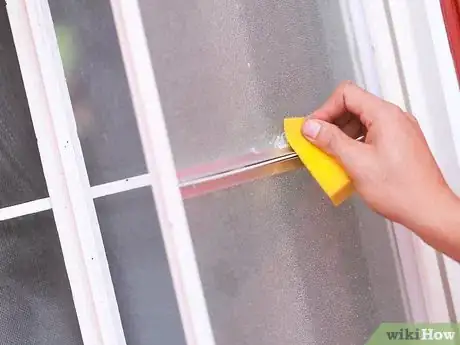 Imagen titulada Clean Glue from Windows Step 11