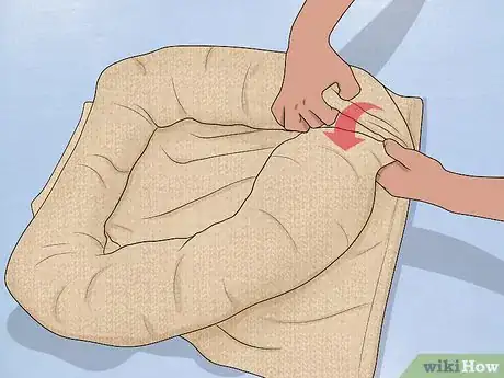 Imagen titulada Make a Cat Bed from an Old Sweater Step 5