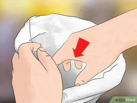 Imagen titulada Get Spiders Out of Your House Without Killing Them Step 16