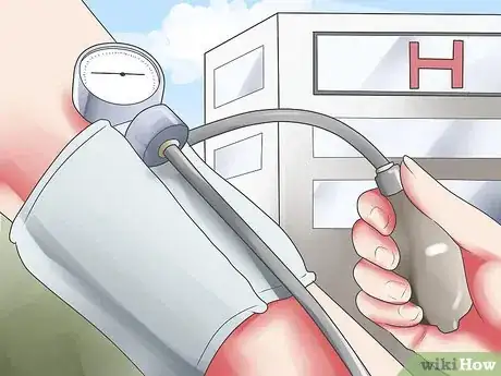 Imagen titulada Recognize Symptoms of a Postpartum Hemorrhage Step 10