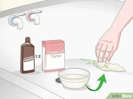 Imagen titulada Clean an Enamel Bathtub Step 7