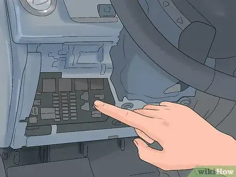 Imagen titulada Fix Car Tail Lights Step 1