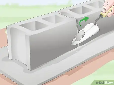 Imagen titulada Build a Cinder Block Wall Step 17