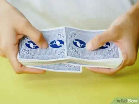 Imagen titulada Riffle and Bridge Shuffle Step 15