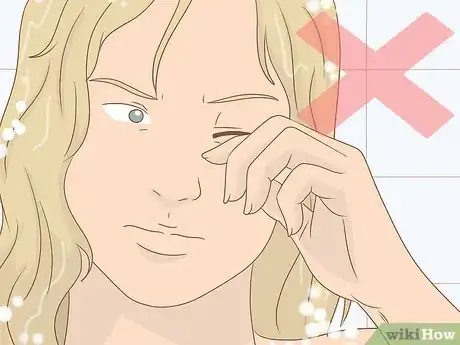 Imagen titulada Get Shampoo out of Your Eyes Step 2