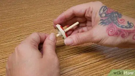 Imagen titulada Make a Spinning Top Step 21