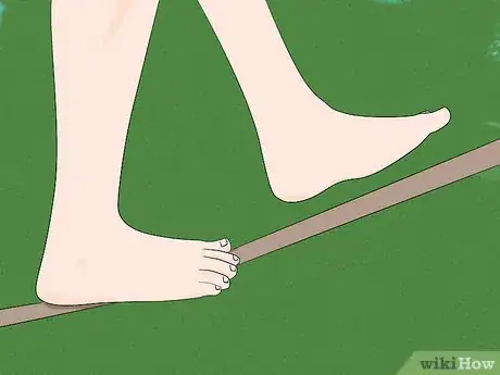 Imagen titulada Walk a Slackline Step 7