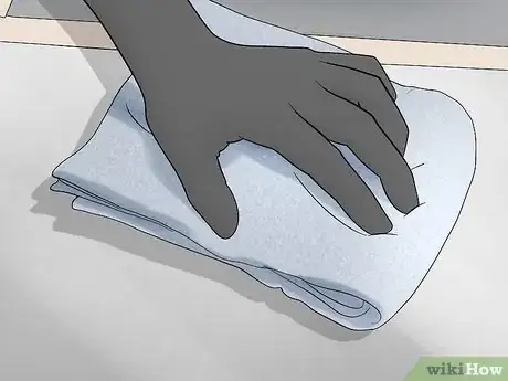Imagen titulada Strip Paint From Your Car Step 15